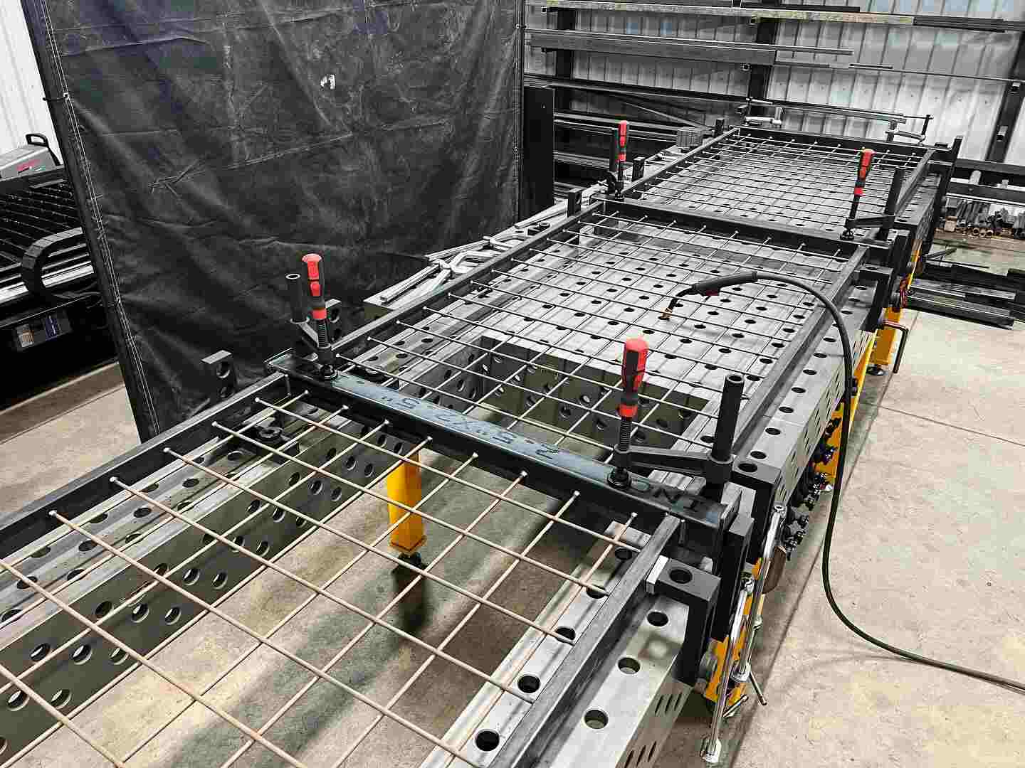 SWJIG 3D welding tables deliver perfect solutions for frame welding in metal fabrication and automotive production. With precision alignment, modular fixtures, and high-strength nitrided surfaces, SWJIG tables ensure accurate positioning, repeatability, and improved welding efficiency for steel frames, machine structures, and custom frame assemblies.